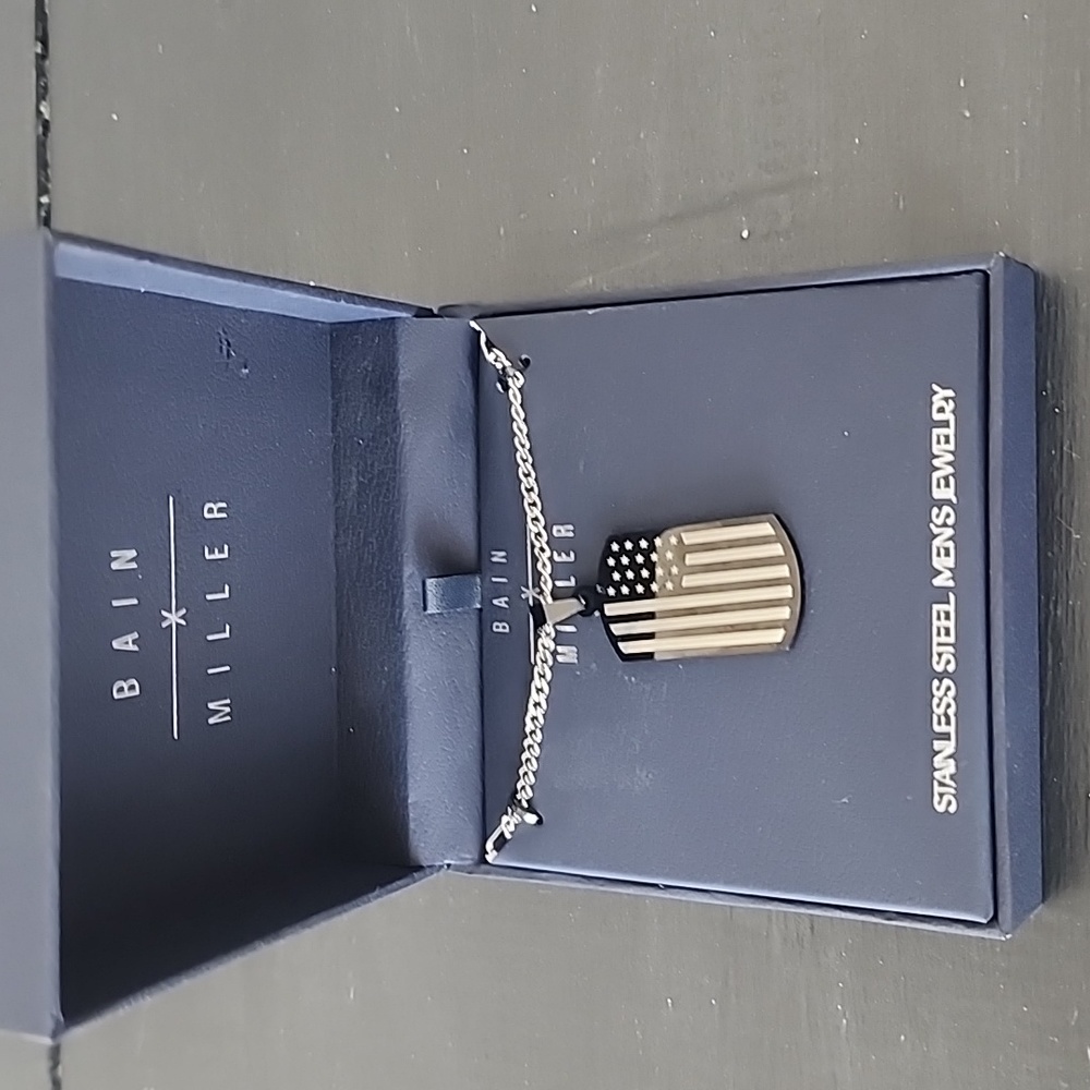 Men's stainless steel jewelry with the american flag in black